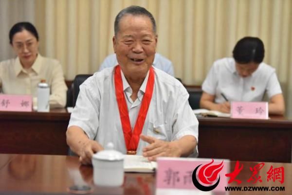 滨州市档案馆举行“光荣在党50年”纪念章颁发仪式