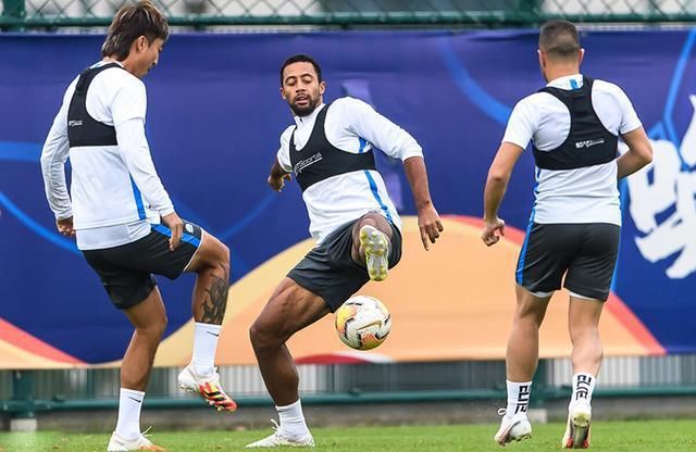  雷鸟|富力VS建业首发出炉：萨巴+雷鸟PK卡兰加+多拉多！巴索戈替补待命