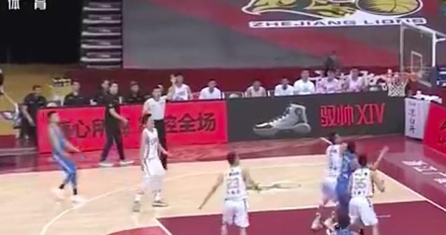  孙铭徽|全华班没给姚明丢脸，孙铭徽1节11分对轰火箭球星，最后2秒遭绝平