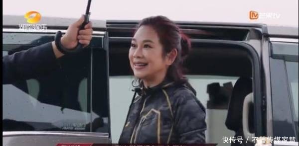 镜头|《乘风破浪》前几期中被三个镜头戳中,那是骨子里的礼貌和修养