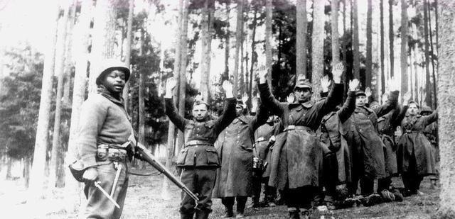 德军|二战16岁小德军被俘,被问其想怎么死时,说了4个字让人心酸