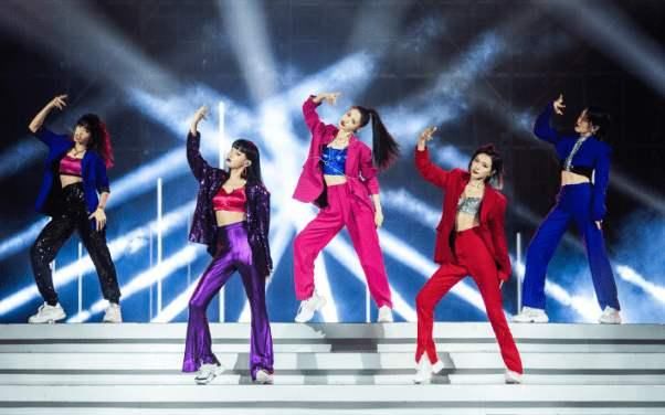  真人秀|陈根：井喷的女团真人秀，是女性解放还是资本狂欢？