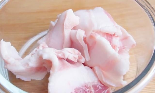  将其|猪肉解冻？很多人第一步就做错了，难怪猪肉解冻慢，赶紧告诉家人