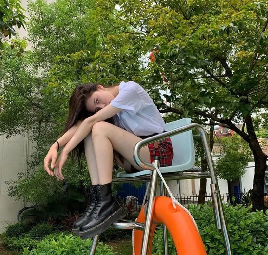 模板|“中国泫雅”火上热搜 宋妍霏才是白富美终极穿搭模板