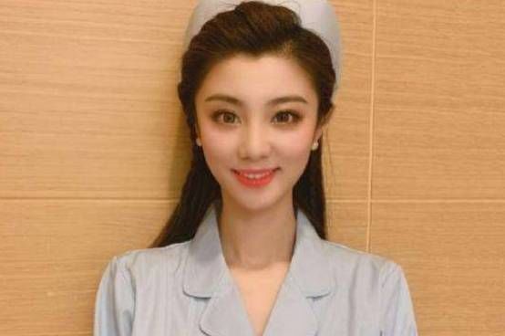  得知|本以为王牌女郎的身份够意外了，得知他的身份后，网友：卧虎藏龙