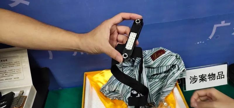 车长|想逃？孕妇举报后，车长锁车抓人！画面太解气