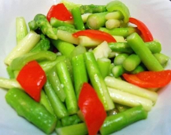  酱汁|美食优选：泡椒鲜虾，清炒芦笋，酱汁茄条，肉末虾酱咕嘟豆腐的做法