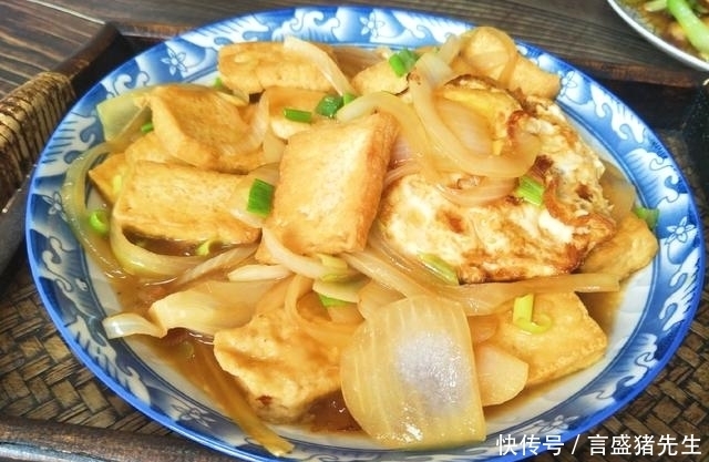 把豆腐|豆腐鸡蛋新吃法，鲜香入味，隔三差五做给家人吃，营养好吃人人夸