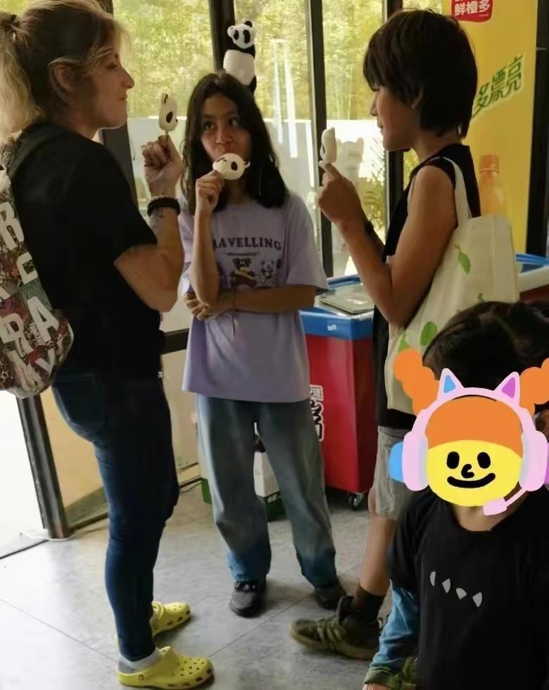 刘烨儿子审美越来越偏,背帆布袋比妹妹黑,霓娜没了龅牙颜值逆袭 刘烨儿子审美越来越偏,背帆布袋比妹妹黑,霓娜没了龅牙颜值逆袭