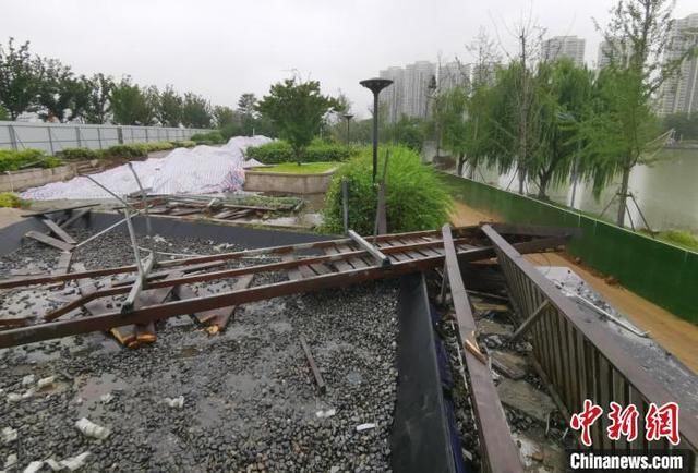 违建|纪委监委介入：南京秦淮河河堤内违建餐厅被一夜夷平