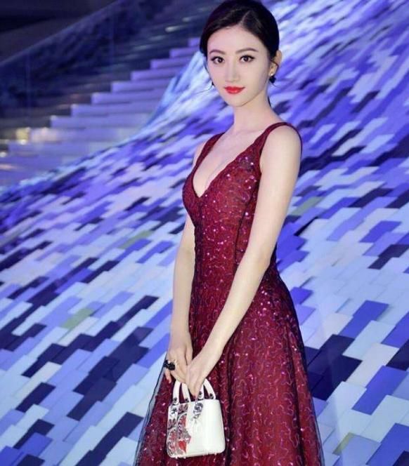  精修图中|央视“照妖镜”有多牛？当看到景甜的真实颜值，网友：人间富贵花去哪了？