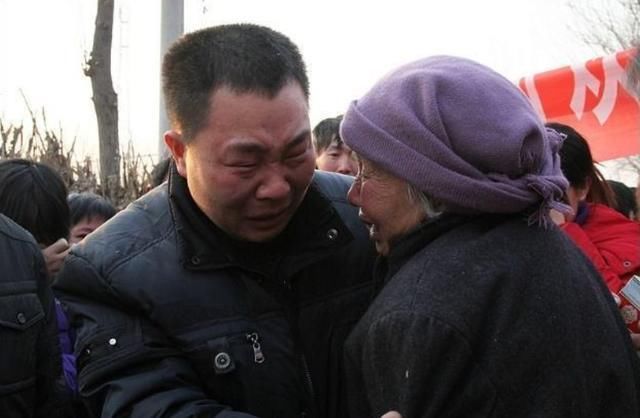 爸爸妈妈|“假孝顺”成流行趋势,子女们争相模仿,父母们只能偷偷抹泪