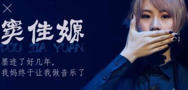  吸睛|窦唯次女酷似父亲，金发吸睛打扮前卫，称不涂指甲油像没穿衣服