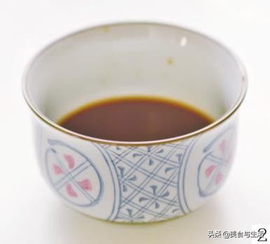 下饭|煮好的小虾别直接吃，加一把小葱拌一拌，鲜香补钙，开胃下饭