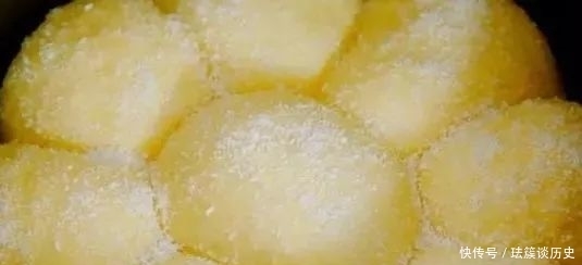 面粉|面包新做法:面粉中打4个鸡蛋,不和面不揉面,简单好做一看就会