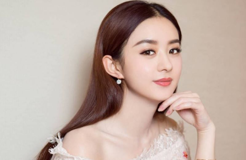  解决|明星参加真人秀如何解决化妆问题，看到赵丽颖的化妆台明白了