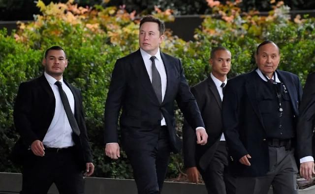 马斯克|马斯克成世界第四富,有钱人爱的基本款怎么穿才好看?