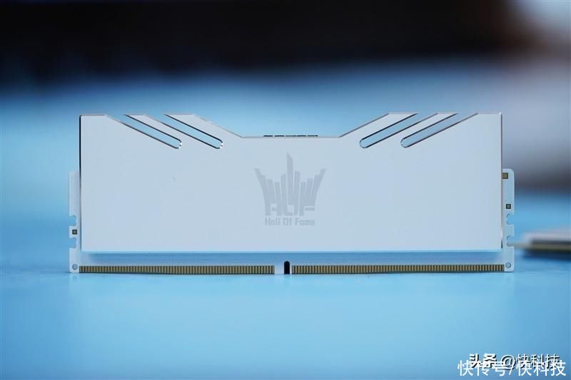 带宽翻倍更能超！影驰HOF Classic D5-7000内存评测