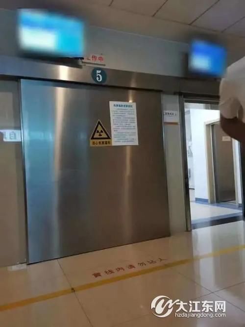  张女士|大江东琅琴湾小区一百天婴儿在自家楼下，被天降的烟灰杯砸了！所幸…