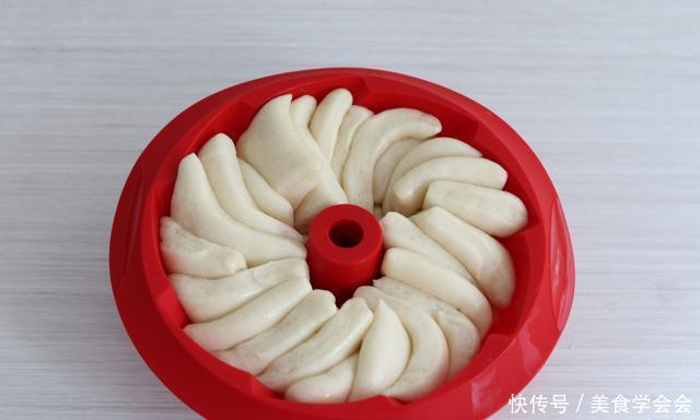 网红|网红美食日式炼乳手撕面包,香甜绵软,直接撕着吃,做法超简单
