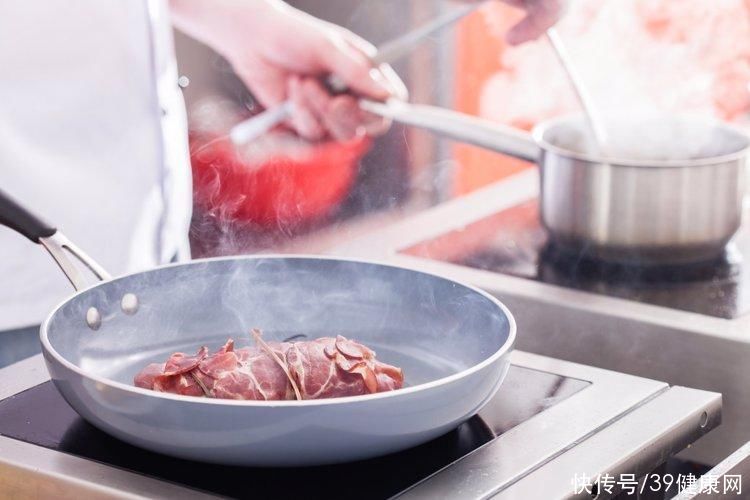 柳叶刀中国癌症与饮食息息相关(柳叶刀：中国癌症死亡与饮食相关！4种做菜习惯或致癌，尽早改正)