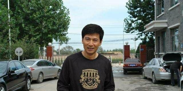 绯闻|他出道30几年不红,妻子在当红时嫁给他,如今恩爱30年,从无绯闻