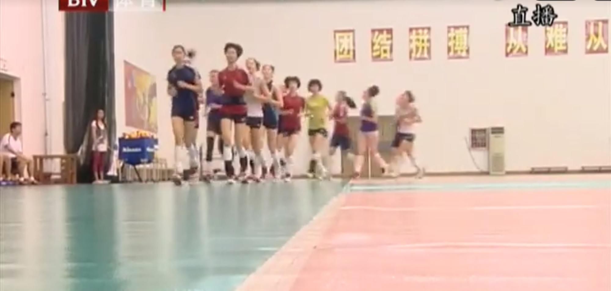  全队|冯坤曾给17岁朱婷当教练！带国青让小朱代收全队手机，朱婷一脸青涩