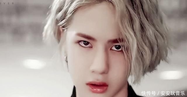 地上|王一博为了节目效果也是拼了,馒头掉到地上也捡起来接着吃