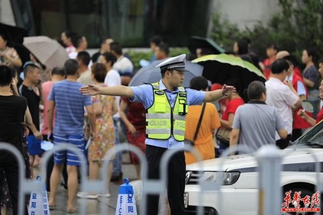  保障服务|湖南交警高考两天服务考生逾2万5千人次