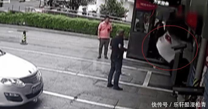  人世|接到警察电话 儿子已经离开人世 老伯不敢相信停个车人咋就没了