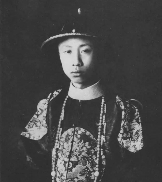 溥仪|皇帝嫔妃众多，为何晚清同治、光绪、溥仪三位皇帝都没子嗣