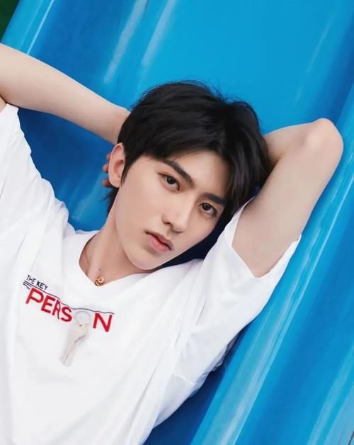  蜕变|在蔡徐坤身上，我们看到了一个青春偶像的蜕变