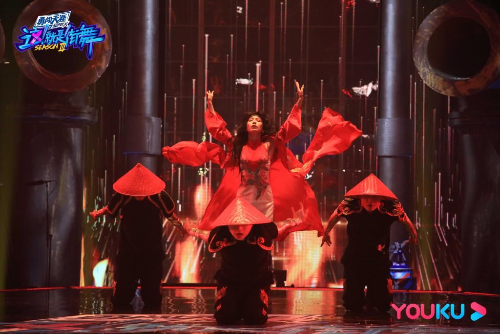 喷发|《这!就是街舞》第三季火舞台热力喷发,队长领衔齐舞大秀燃炸战队之魂