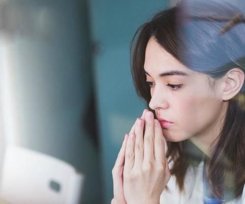  不动声色|沉默，是不动声色的成长