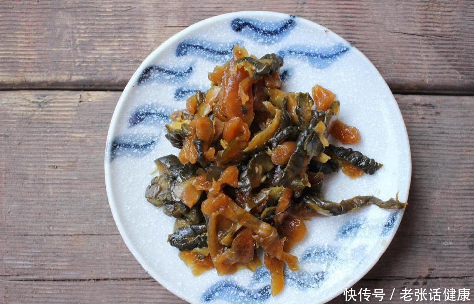 高血压不想脑出血要远离4种食物(查出高血压后，要注重预防脑出血，提醒：5种食物请尽早撤下餐桌)