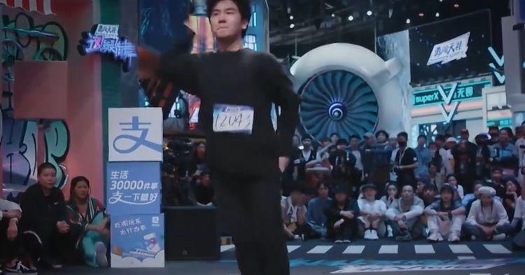 机会|《街舞》王一博被恶剪?抄袭舞者澄清曾给机会,三年前就已经膜拜