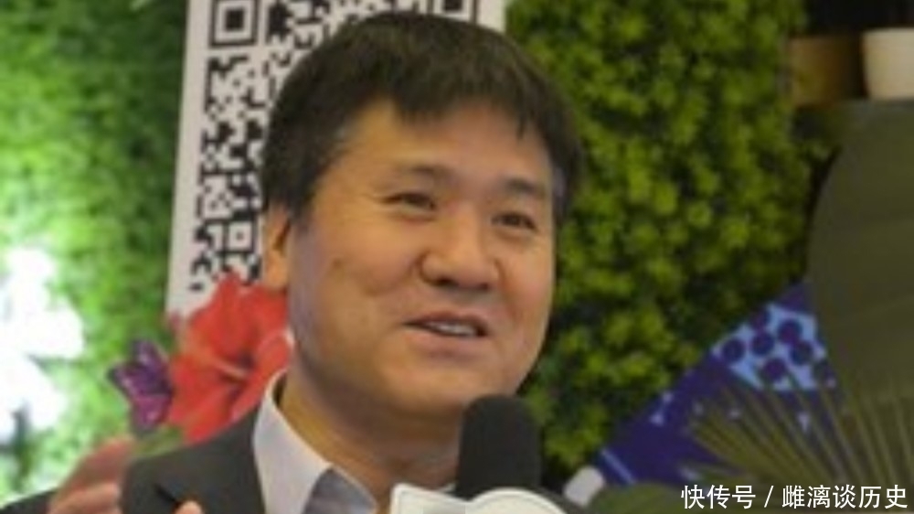 有人因为这个人对农民贡献的全盘否定,