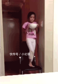 本来|爆笑GIF:本来是很喜庆的场面,你一来搞笑就尴尬了