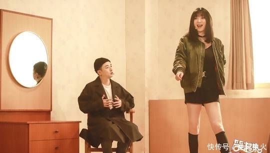  包袱|【看戏】加盟《笑起来真好看》放飞自我 柳岩称演喜剧完全没包袱