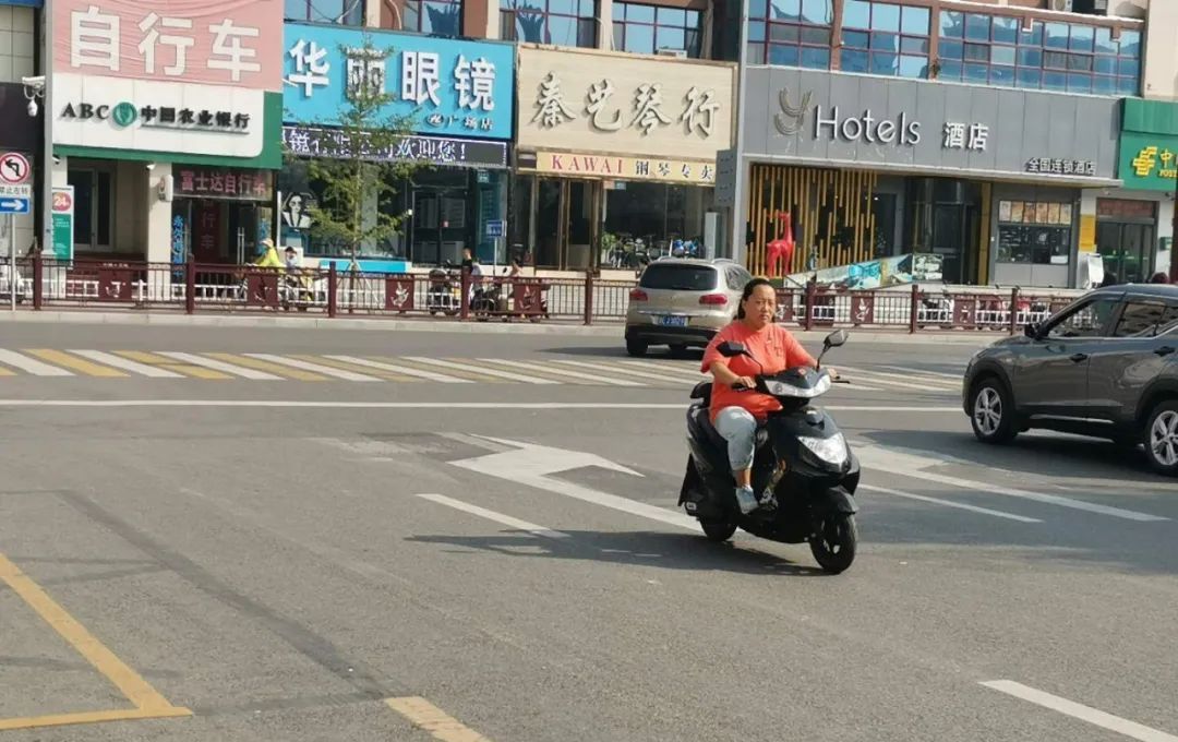 交通|非机动车逆行，不走非机动车道！今天这些人上榜了！