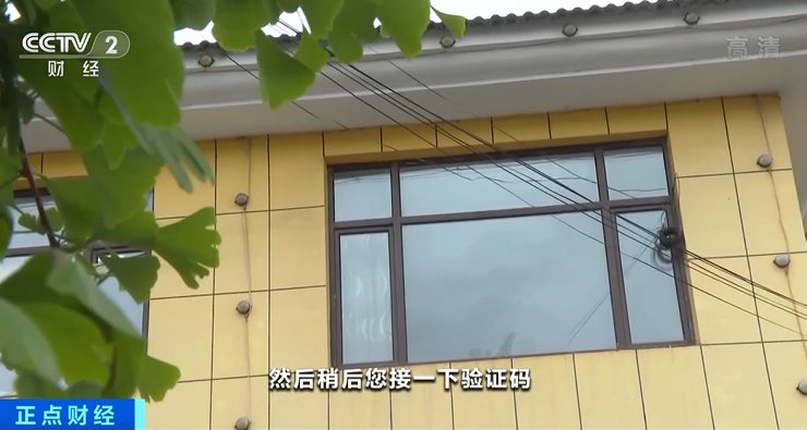 假扮|神秘门店大门紧闭,女子频繁出入!民警假扮求职者发现...