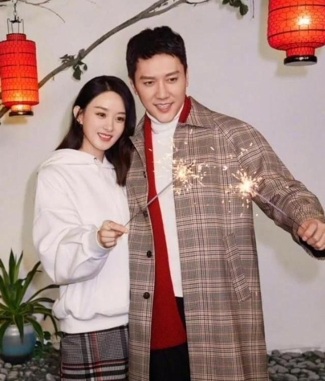  冯绍峰|杜华当众提冯绍峰前女友名字，赵丽颖只说了两个字！秒登热搜第三