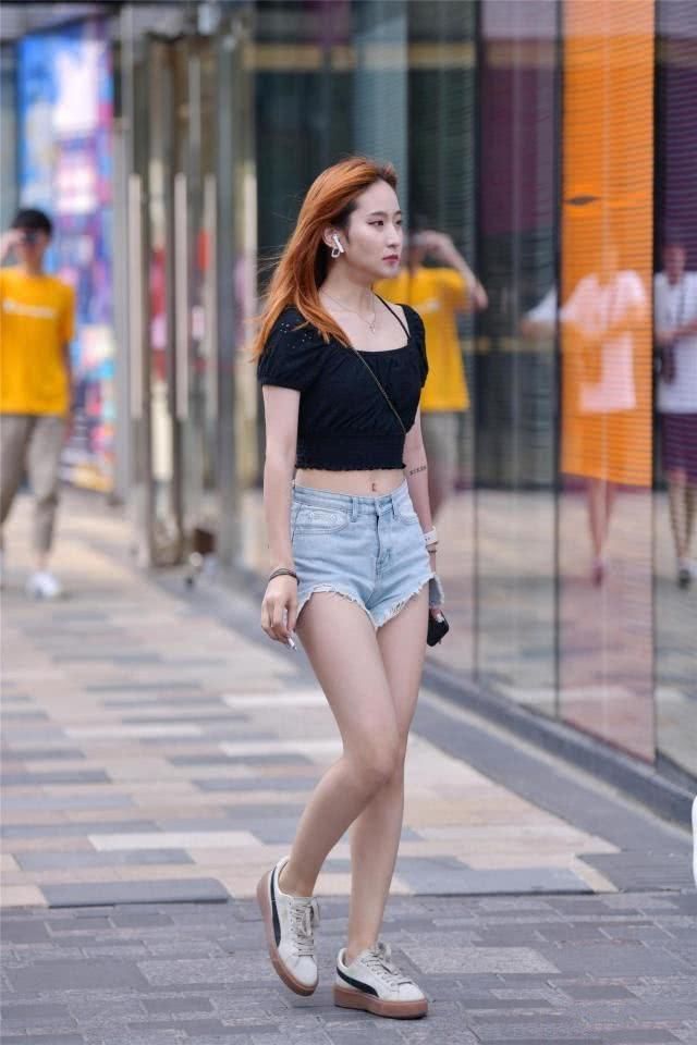  阳光|牛仔裤帅气百搭显高显瘦，青春阳光搭配起来易如反掌