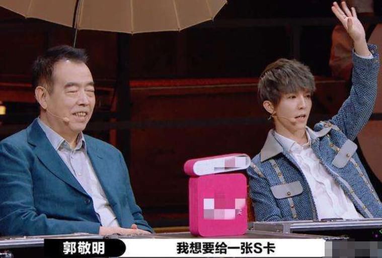  不脏|脏不脏？真把舞台当成自家的了....