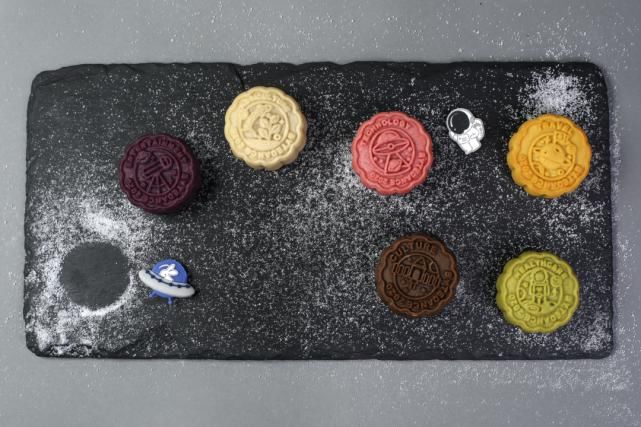  疯狂|燃到不敢认！国货品牌月饼太美了，连老外都要疯狂搞代购