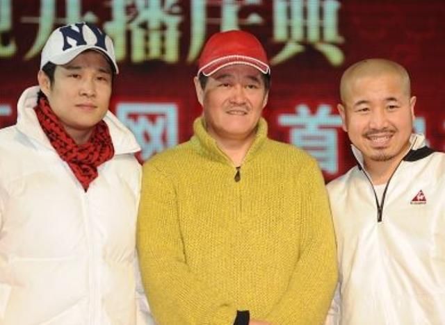  赵本山|63岁赵本山近况罕曝光，皱纹白发尽显老态，网友留言：太心疼了