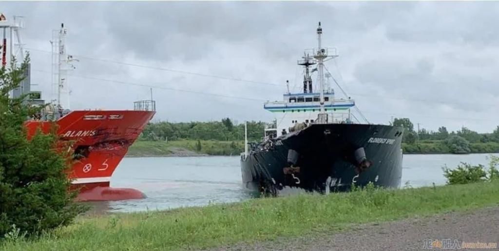  迎面|就离谱……两艘货轮迎面相撞