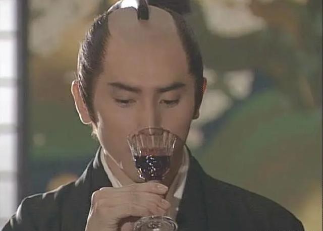 意外|天皇意外夺回祖辈失去的决策权,在自己痛恨的卖国条约上盖了大印