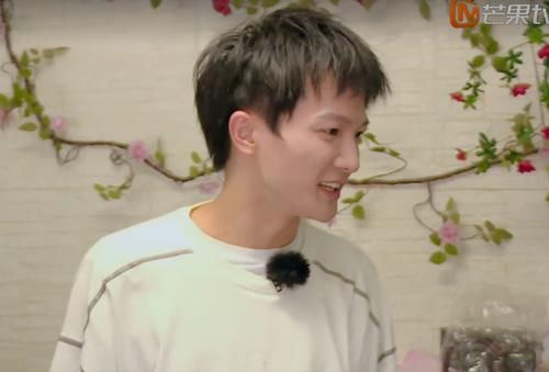  观众|接地气不是装的！周深上花店买花，对店员说的这句话引热议