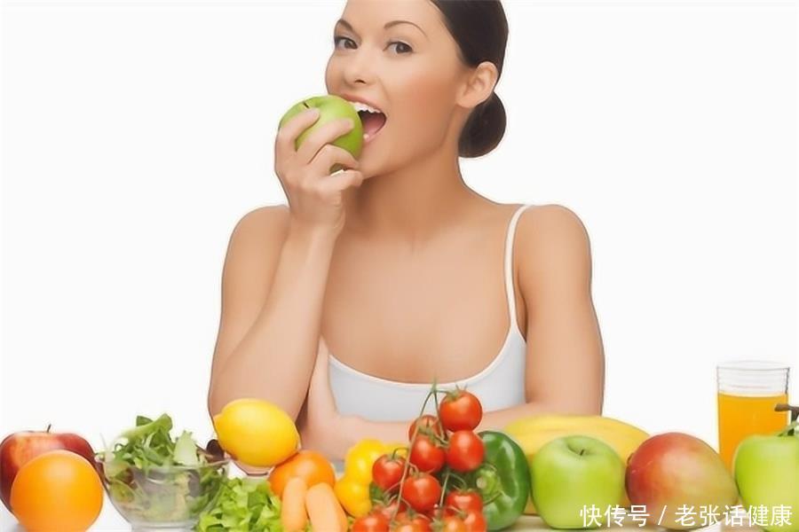 夏秋交替吃什么水果好(夏秋季节，4种水果女性朋友不妨常吃，或能助你暖宫排毒身体好)